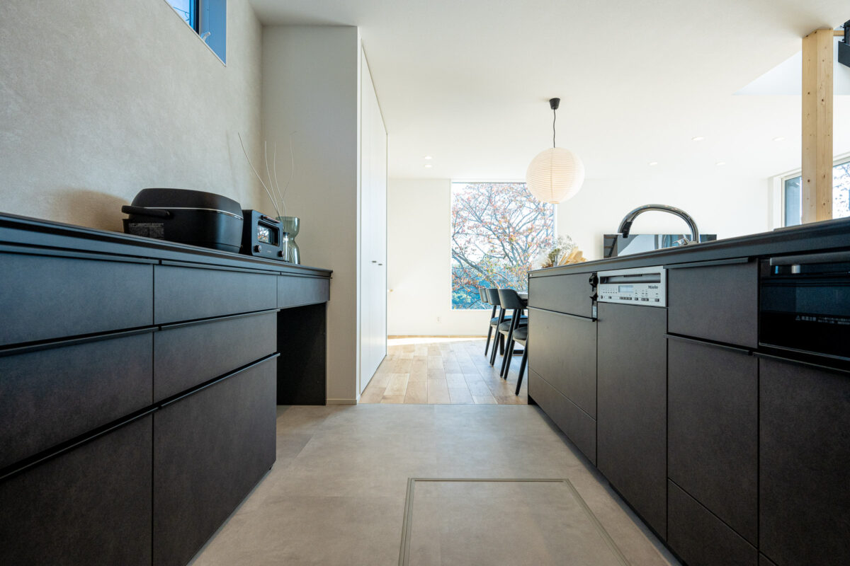 高台にひらく、景色と暮らす家