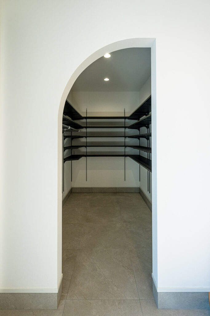 高台にひらく、景色と暮らす家