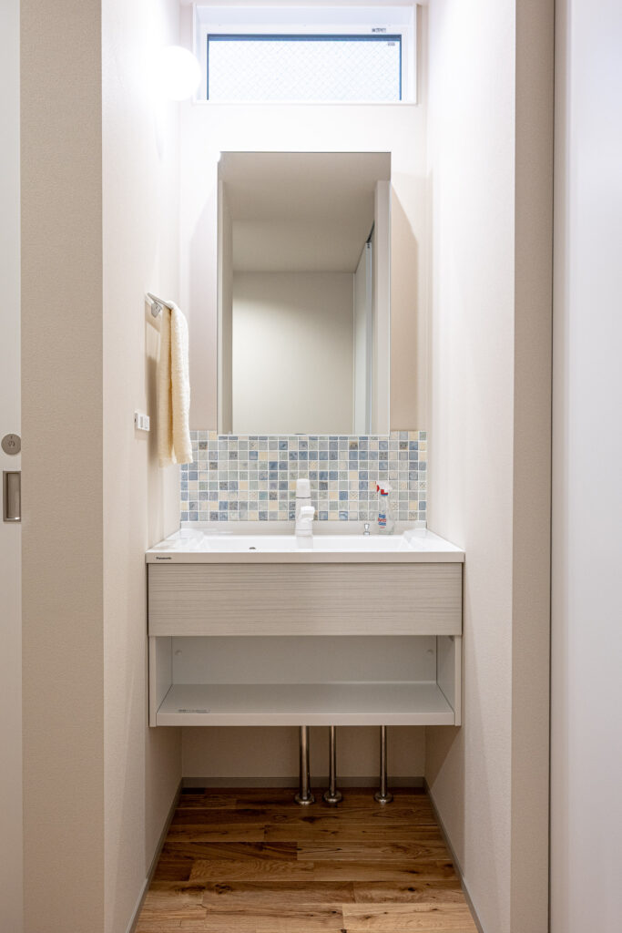 駅近に佇む、猫と暮らす積層の家