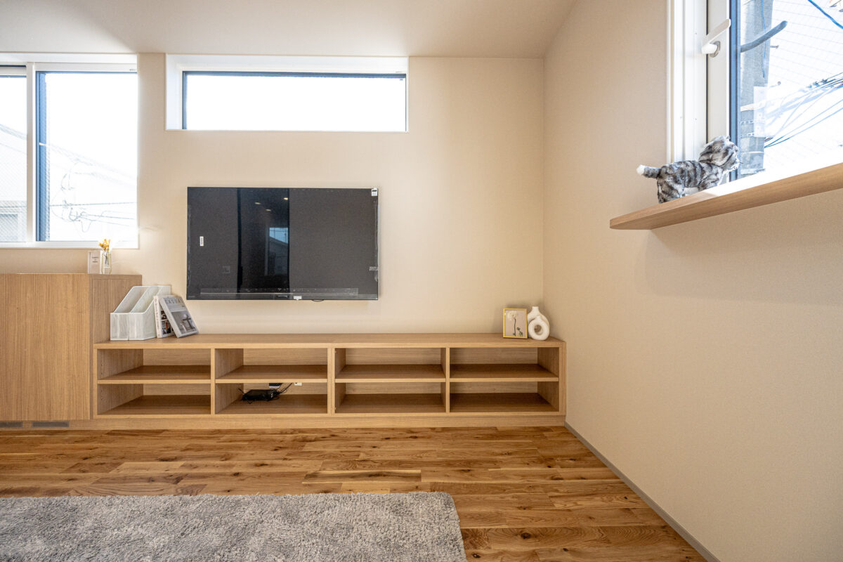 駅近に佇む、猫と暮らす積層の家