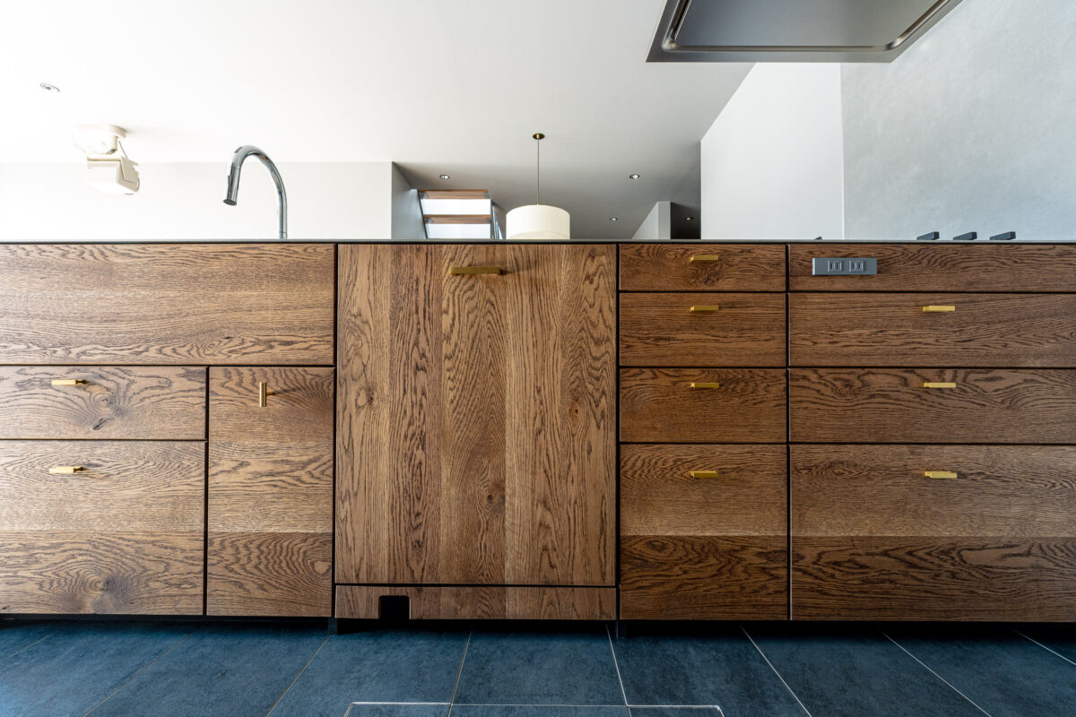 素材と動線と、手仕事の家