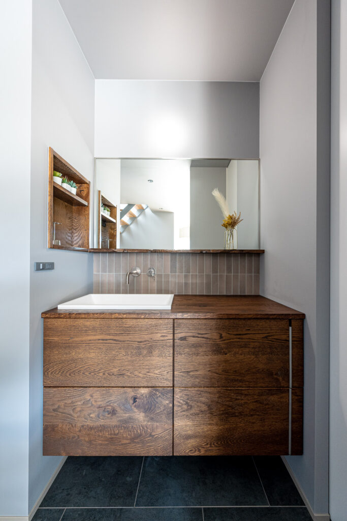 素材と動線と、手仕事の家