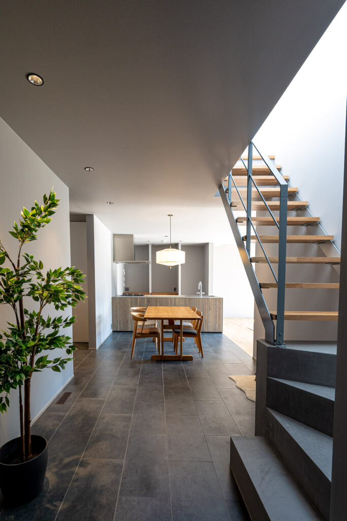 素材と動線と、手仕事の家