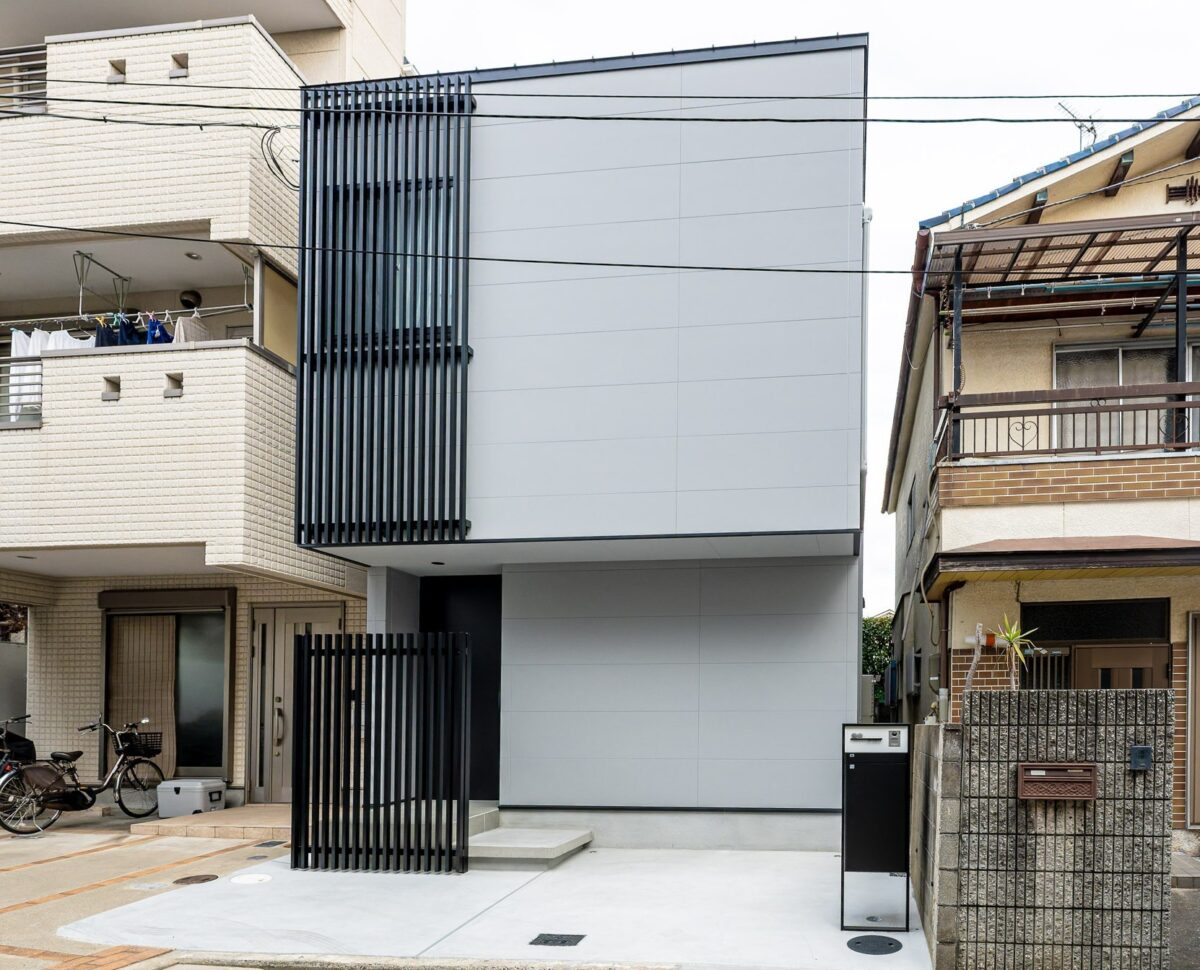 吹き抜けがつなぐ都市の住まい