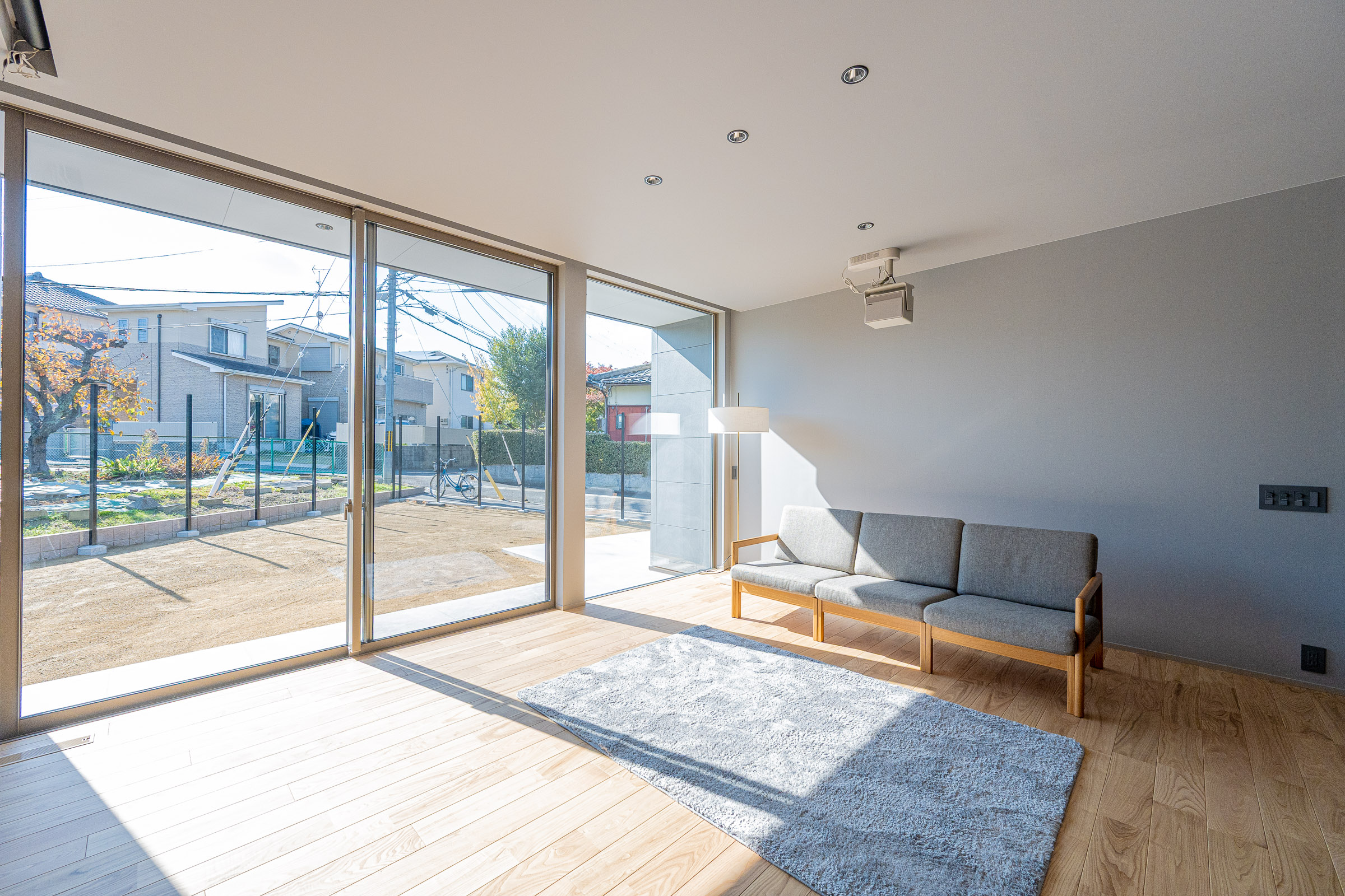 【秋から考える家づくり】肌寒くなってきた今こそ知りたい、「暖房費」を大きく変える住まいの性能のお話